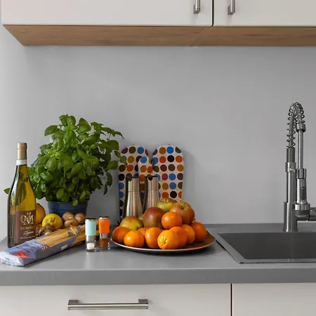 - By Living Apartament *